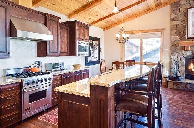 890 Snow King Dr — Photo 3
