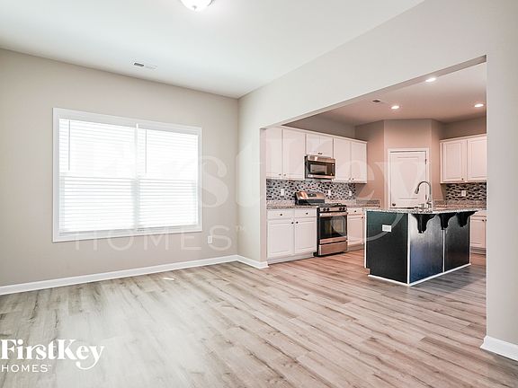 5th image of 102 Sherrill Place Ln