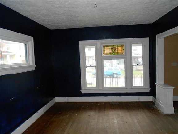 3rd image of 830 Wilfred Ave