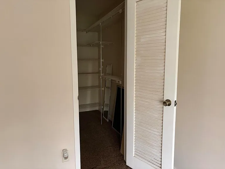186 Dorset E — Photo 17