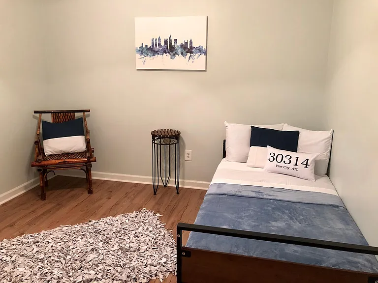 592 Spencer St NW — Photo 3