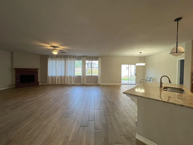 1112 Vanderbilt Cir — Photo 13