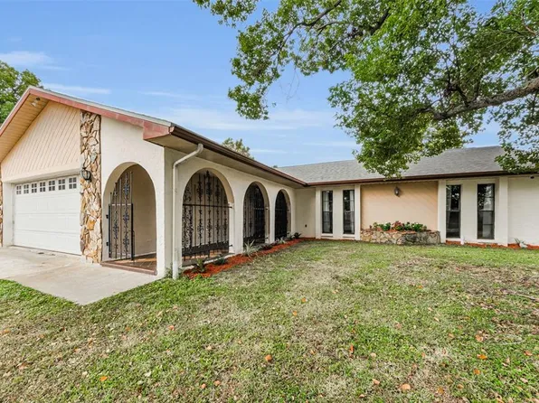 8329 Broken Willow Ln, Port Richey, FL 34668