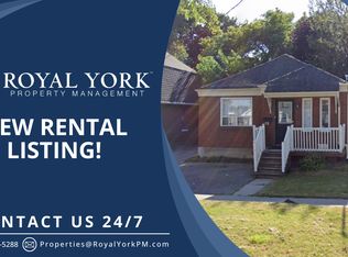 62 Gibbons St #2, Oshawa, ON L1J 4X9