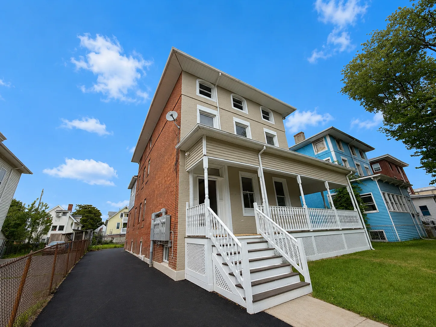 3 bed, 800 sqft, $1,975 — Photo 1