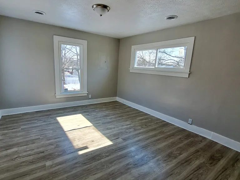523 Wood St — Photo 4