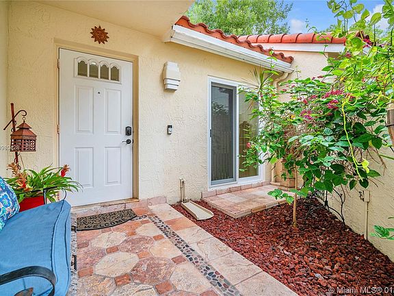 2nd image of 1372 Cottonwood Cir #1372