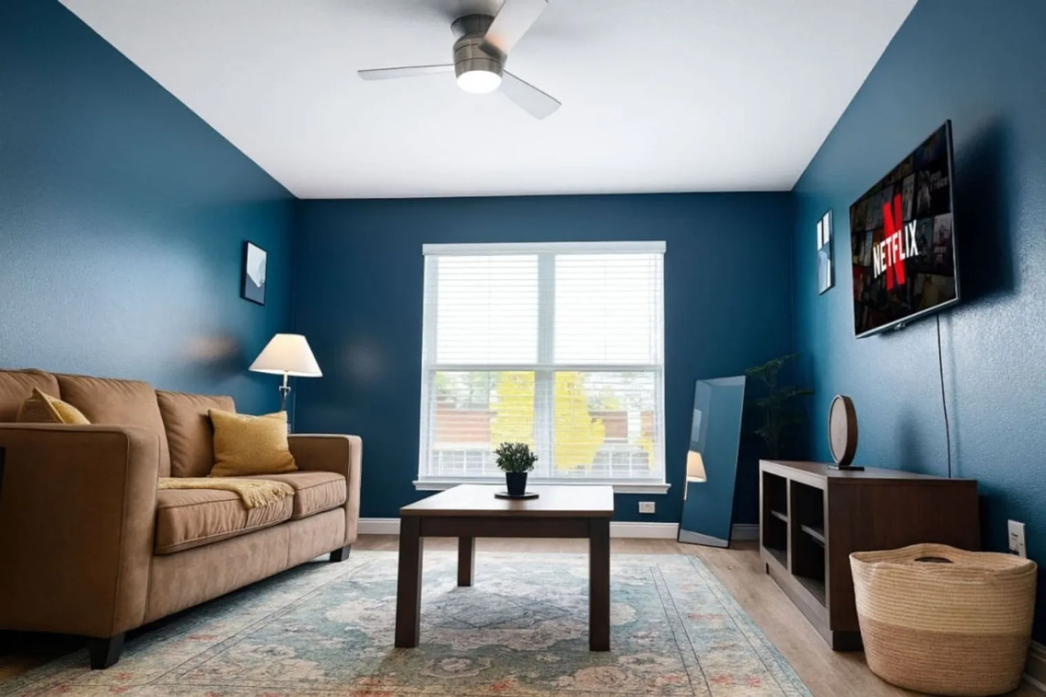 1 bed, 1.0 bath, 656 sqft, $2,554 — Photo 1