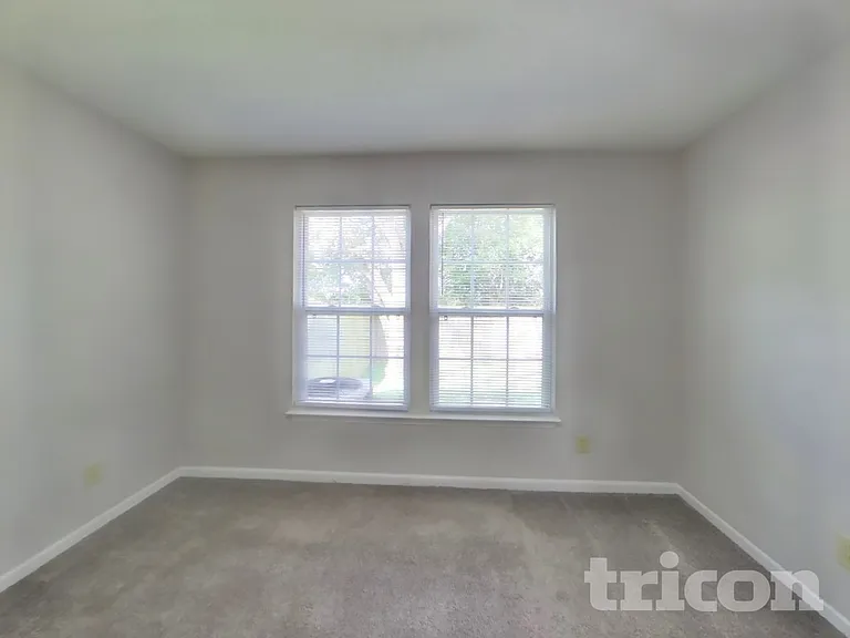 2414 Summerwood Ln — Photo 6