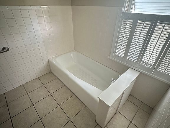 3rd image of 906 Coolidge Ave