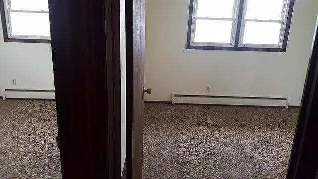 1310 E Kilbourn Ave — Photo 5