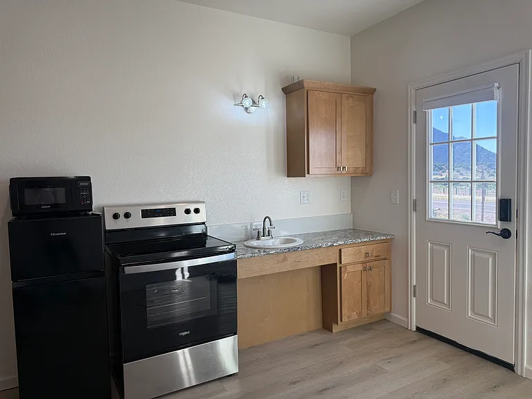 1744 Mariposa Rd #B1 — Photo 2