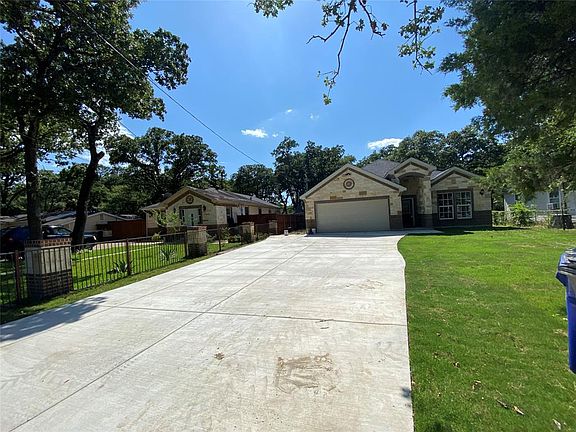 4th image of 3801 Forest Lawn Dr
