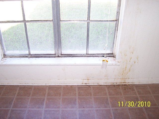 1st image of 929 W Ave H