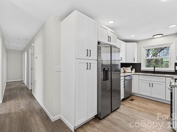 5th image of 603 N Bost St