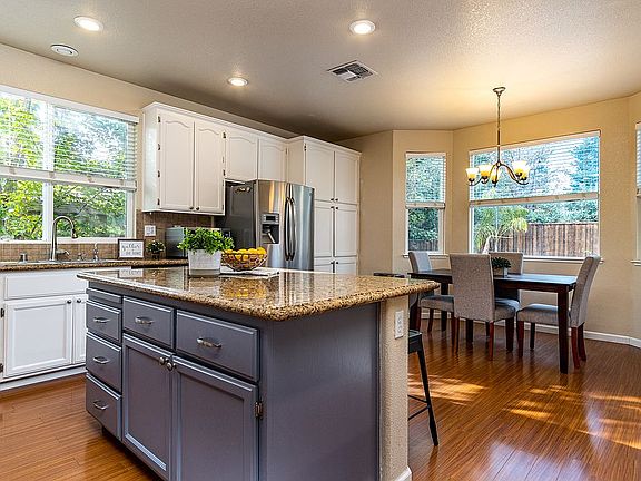 4th image of 2919 Tilbury Way