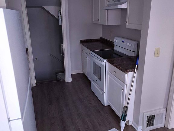 3rd image of 3329 Binscarth Ave
