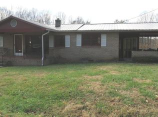 490 Airview Dr, Martinsville, VA 24112