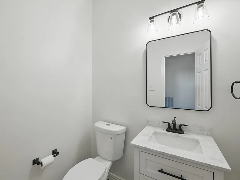 916 Sugarberry Ln — Photo 8