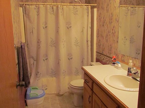 2nd image of 10211 Park Cir
