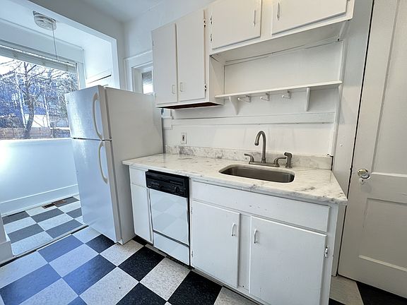 Updated Kitchen with Breakfast Nook