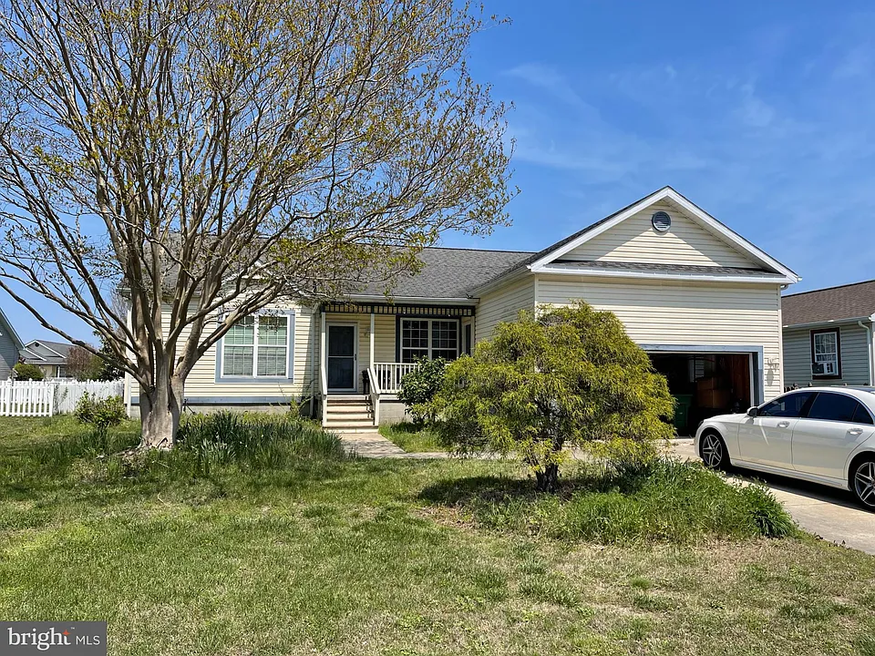 17 White Crane Dr