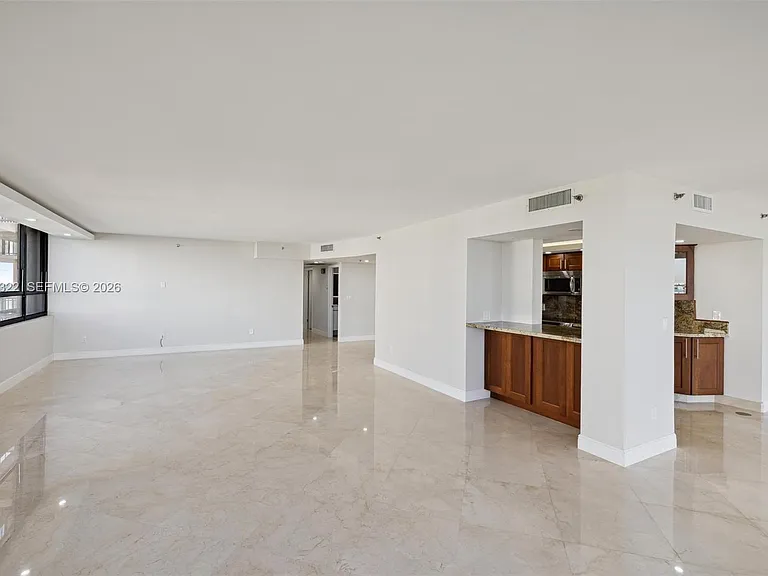 10175 Collins Ave #907 — Photo 4