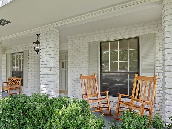 3rd image of 726 Bromley Dr