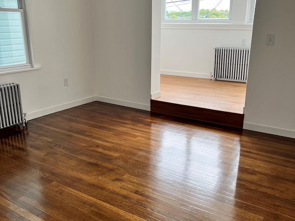 1st image of 127 Vineyard Ave #1
