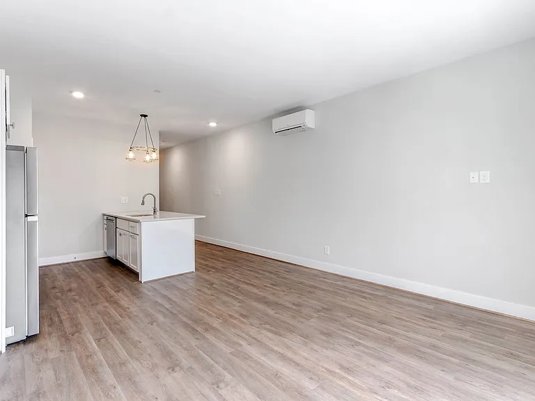 1238 Light St — Photo 7
