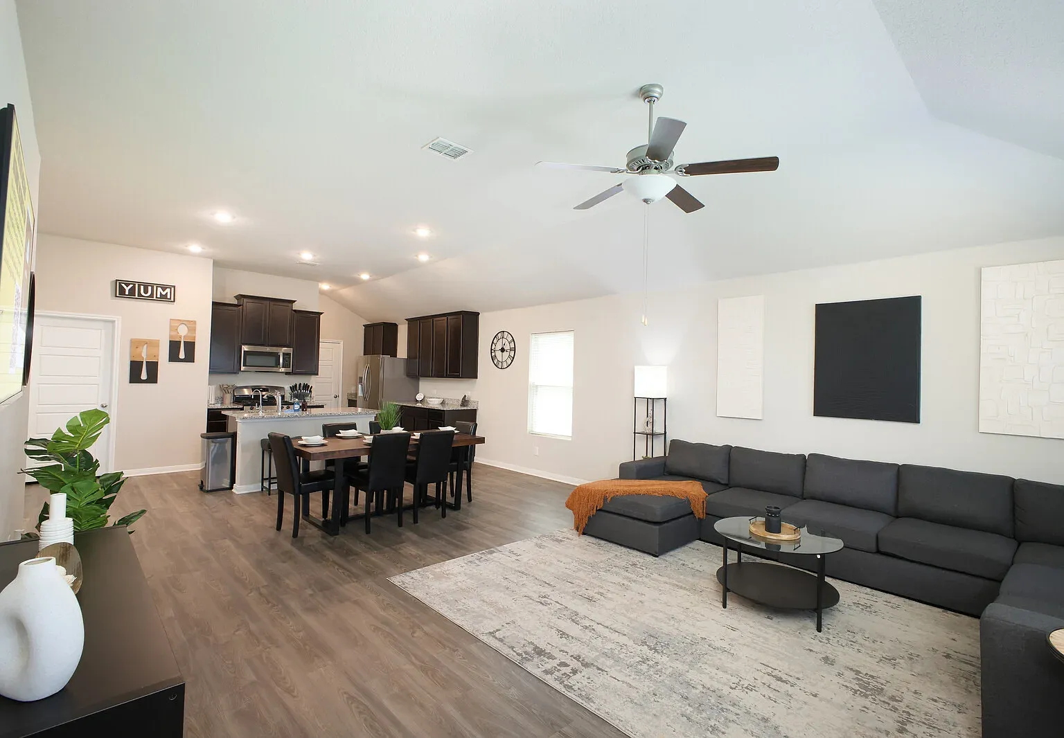 4 bed, $4,750 — Photo 1