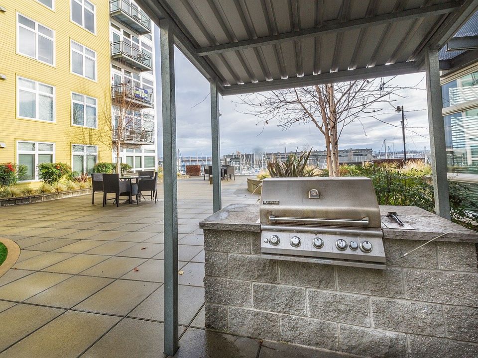Thea's Landing has two grills on each side of the courtyard