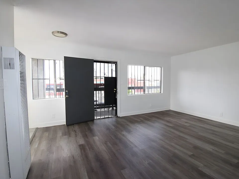 11306-08 S Figueroa St
