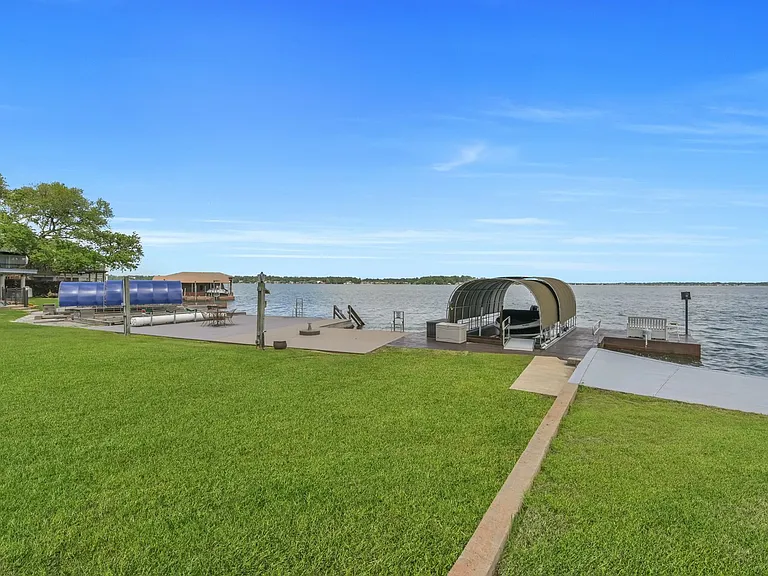35 Lakeview Vlg — Photo 42