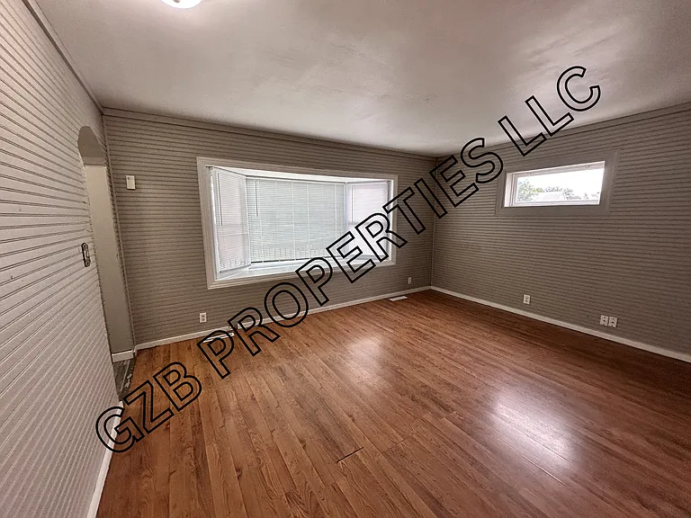 1719 4th Ave — Photo 2