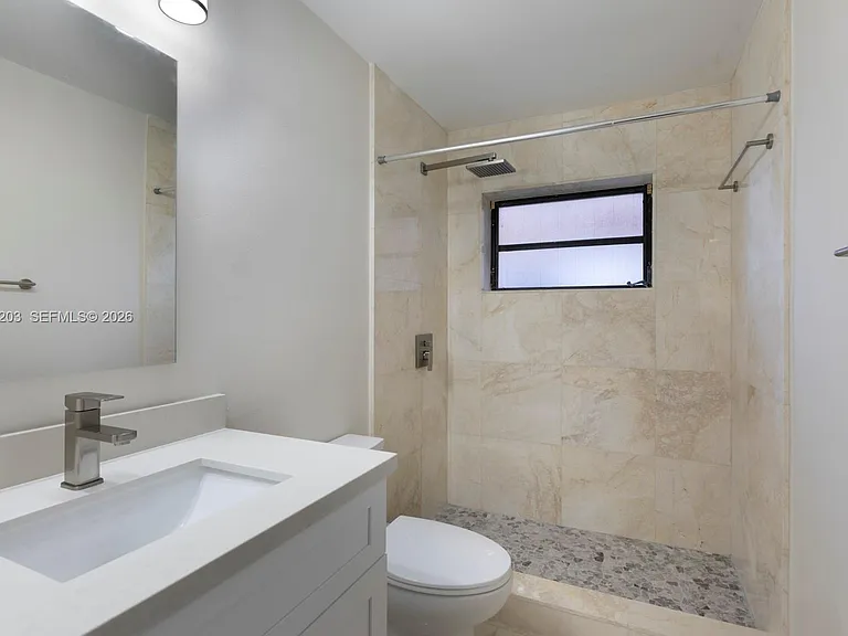 2733 SW 31st Pl #A — Photo 12