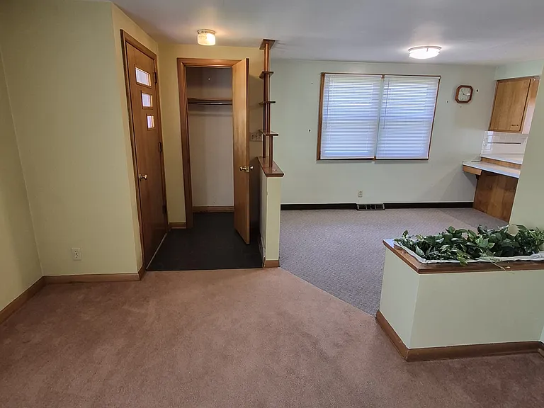 324 Church Ave SE — Photo 3