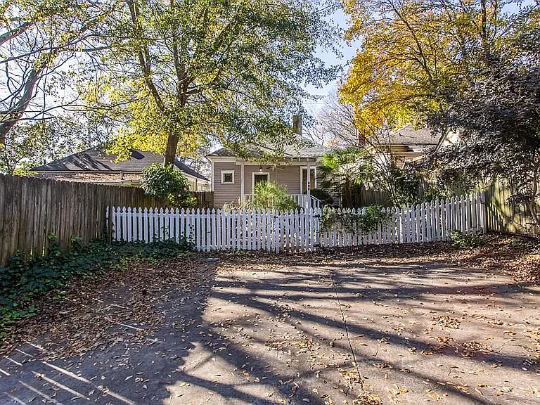 976 Boulevard SE — Photo 6
