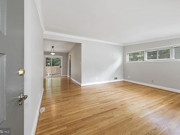 4th image of 1 Tweed Ct