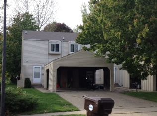 805 Hartwell Dr APT E, Savoy, IL 61874