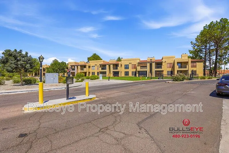 2 bed, 2.0 bath, 1300 sqft, $1,750 — Photo 2