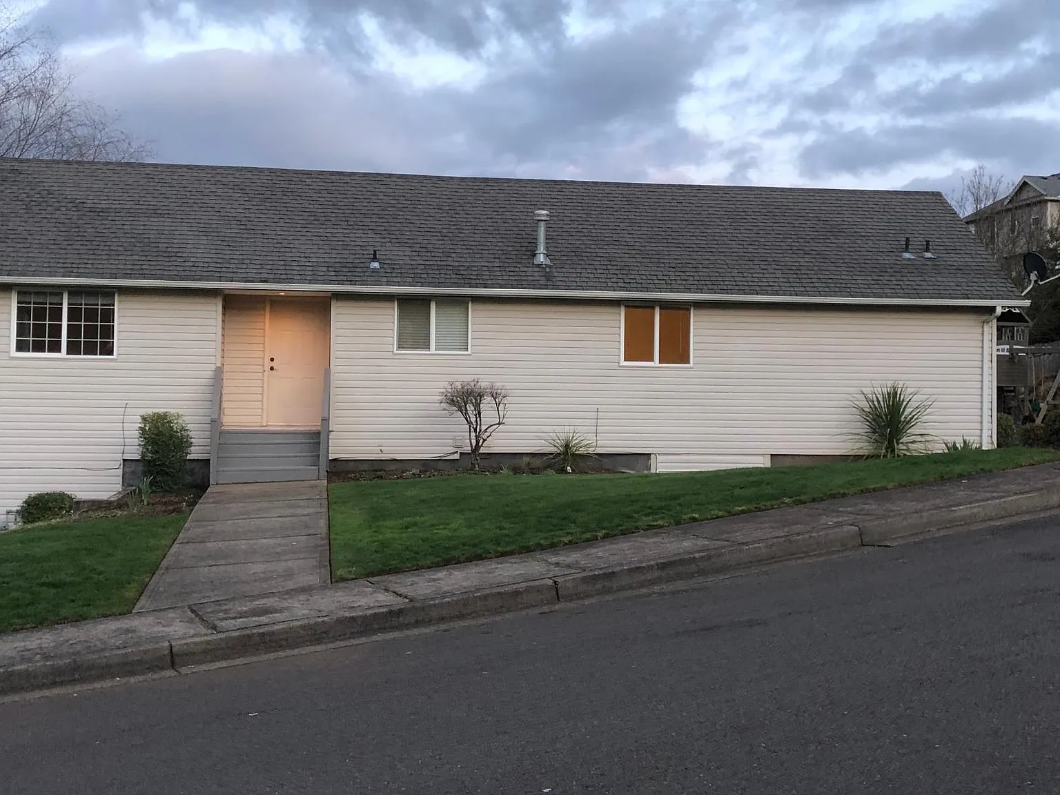 3 bed, 1716 sqft, $2,095 — Photo 2