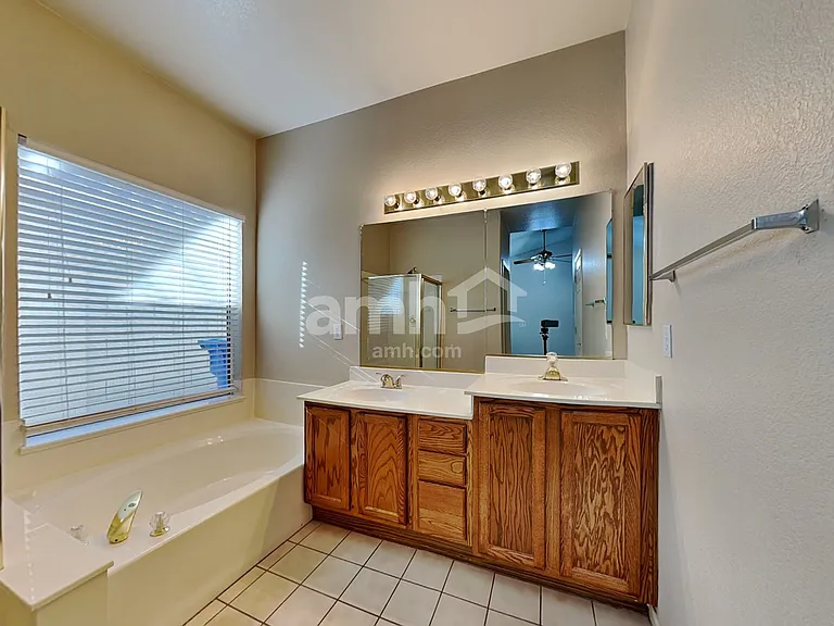 233 W Verano Pl — Photo 13