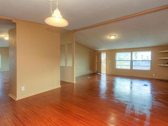 2nd image of 32558 W San Lorenzo Dr