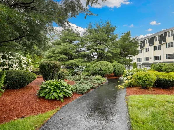 9 Dansreau Pl, Middleton, MA 01949