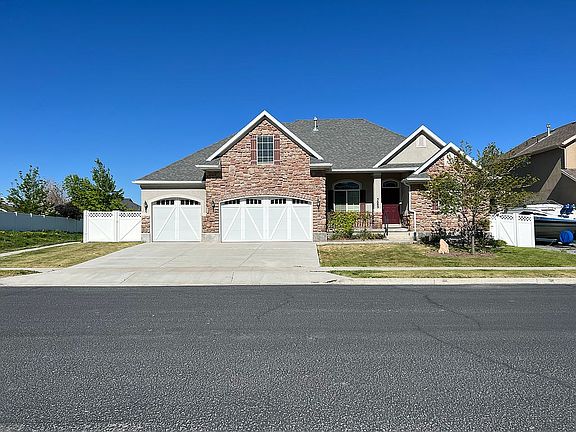 5th image of 5689 N Helm Ln
