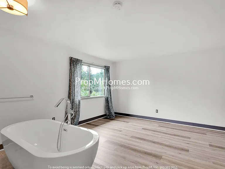 1448 Greentree Cir — Photo 14