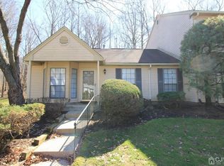 2201 Timber Oaks Rd, Edison, NJ 08820