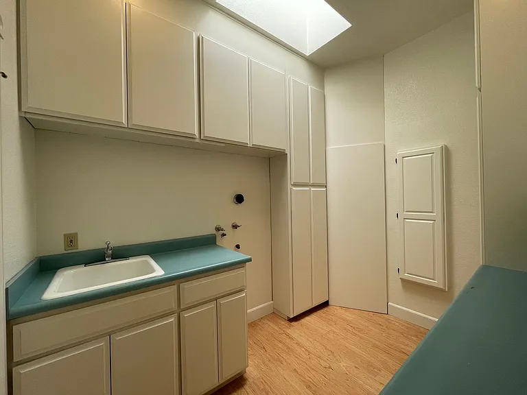 37 E Main St — Photo 8