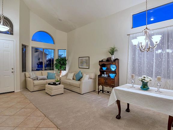 10234 Pine Valley Rd-large-008-37-Living